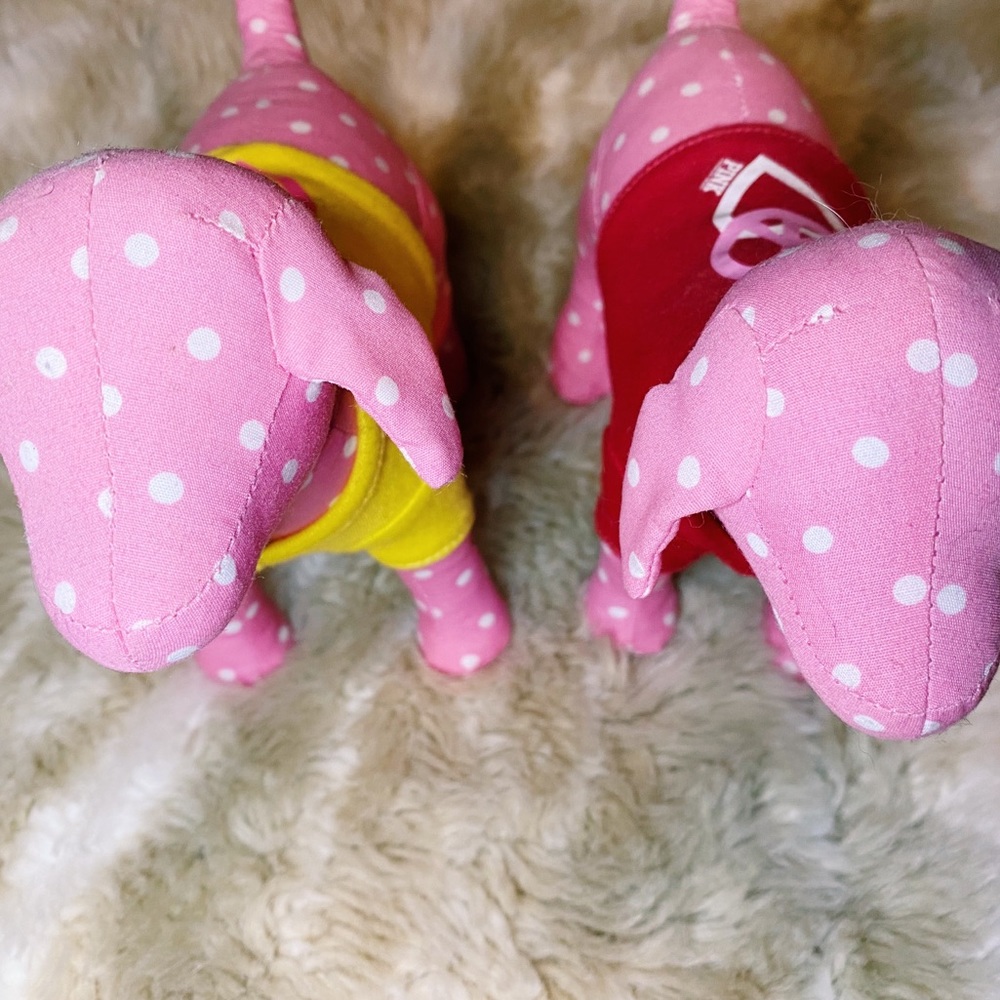Pink VS Dogs !